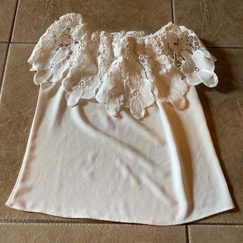 🌻3/$20🌻White Lace Off the Shoulder Top